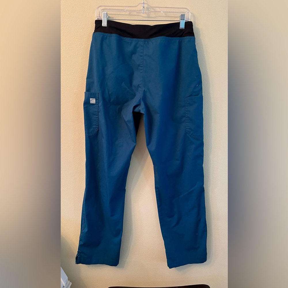 Butter Soft Cargo Scrub Pants, Caribbean Blue, Stretch Waist, Size Medium,‎ EUC